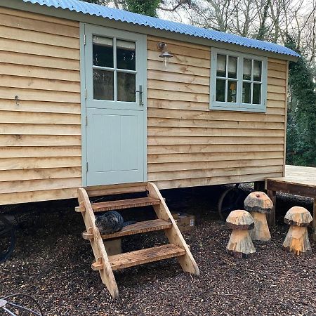 Chez Maurice Luxury Shepherds Hut With Bath And Hot Tub Kelling Εξωτερικό φωτογραφία