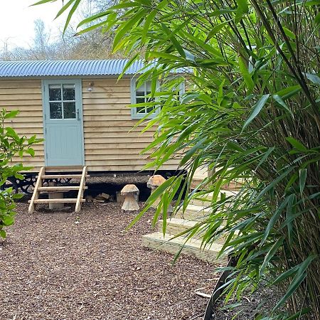 Chez Maurice Luxury Shepherds Hut With Bath And Hot Tub Kelling Εξωτερικό φωτογραφία