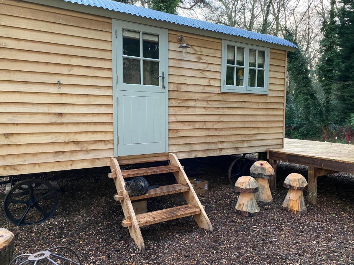 Chez Maurice Luxury Shepherds Hut With Bath And Hot Tub Kelling Εξωτερικό φωτογραφία