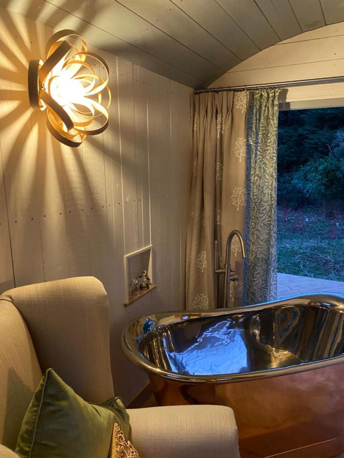 Chez Maurice Luxury Shepherds Hut With Bath And Hot Tub Kelling Εξωτερικό φωτογραφία