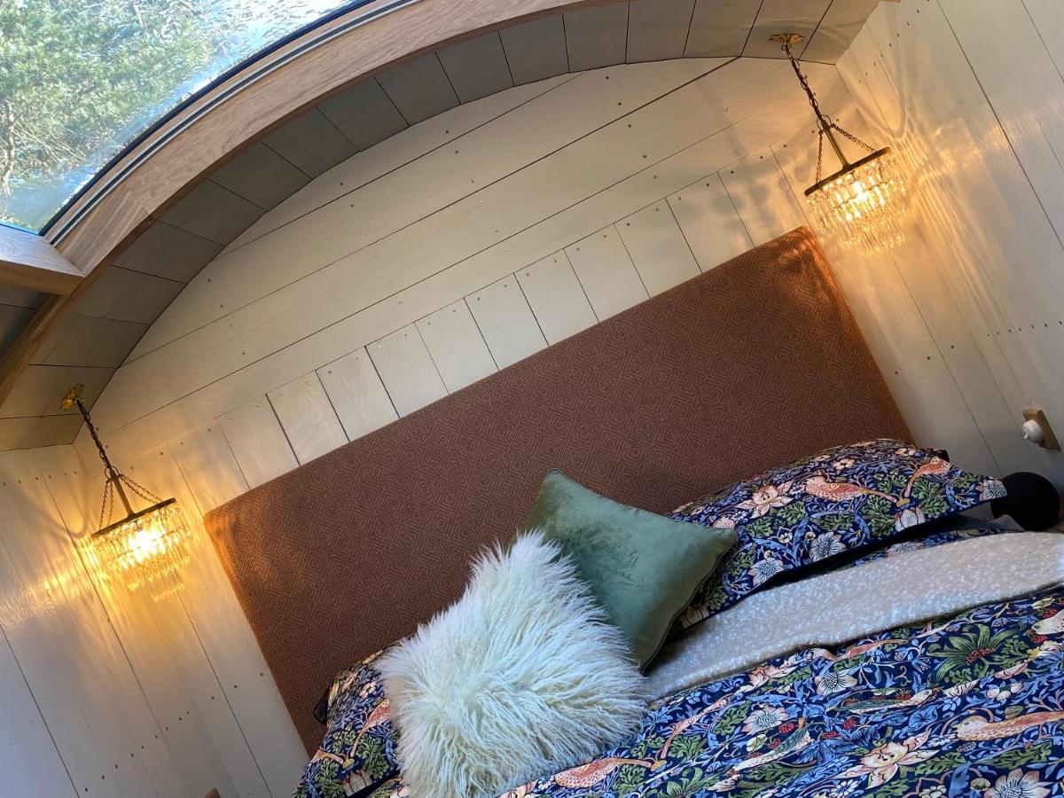 Chez Maurice Luxury Shepherds Hut With Bath And Hot Tub Kelling Εξωτερικό φωτογραφία